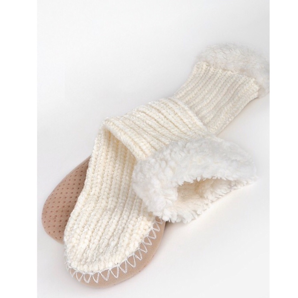 🆕 “Cozy Up” Chenille Plush Slipper Socks - Picture 3 of 8